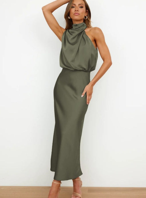 Robe Satinée Élégante – Soirée d’Été