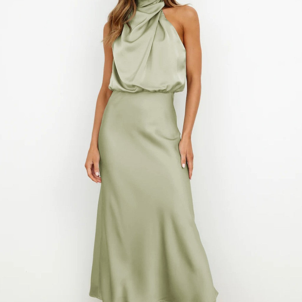 Robe Satinée Élégante – Soirée d’Été