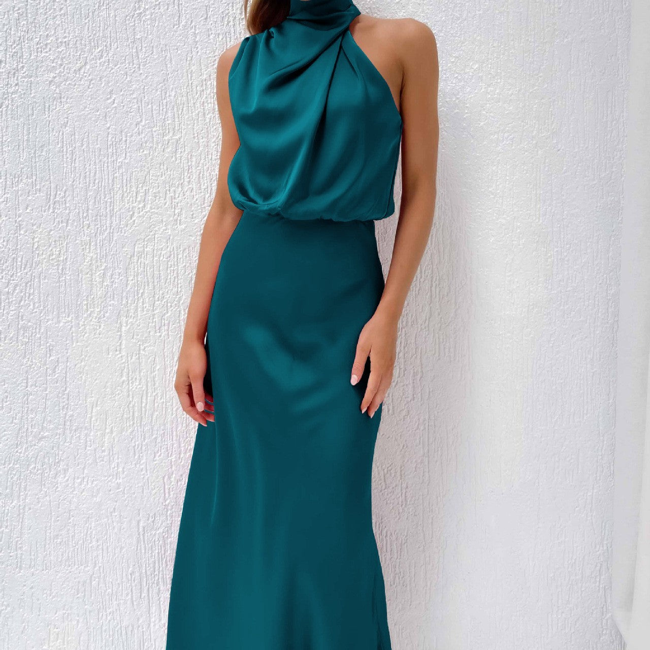 Robe Satinée Élégante – Soirée d’Été
